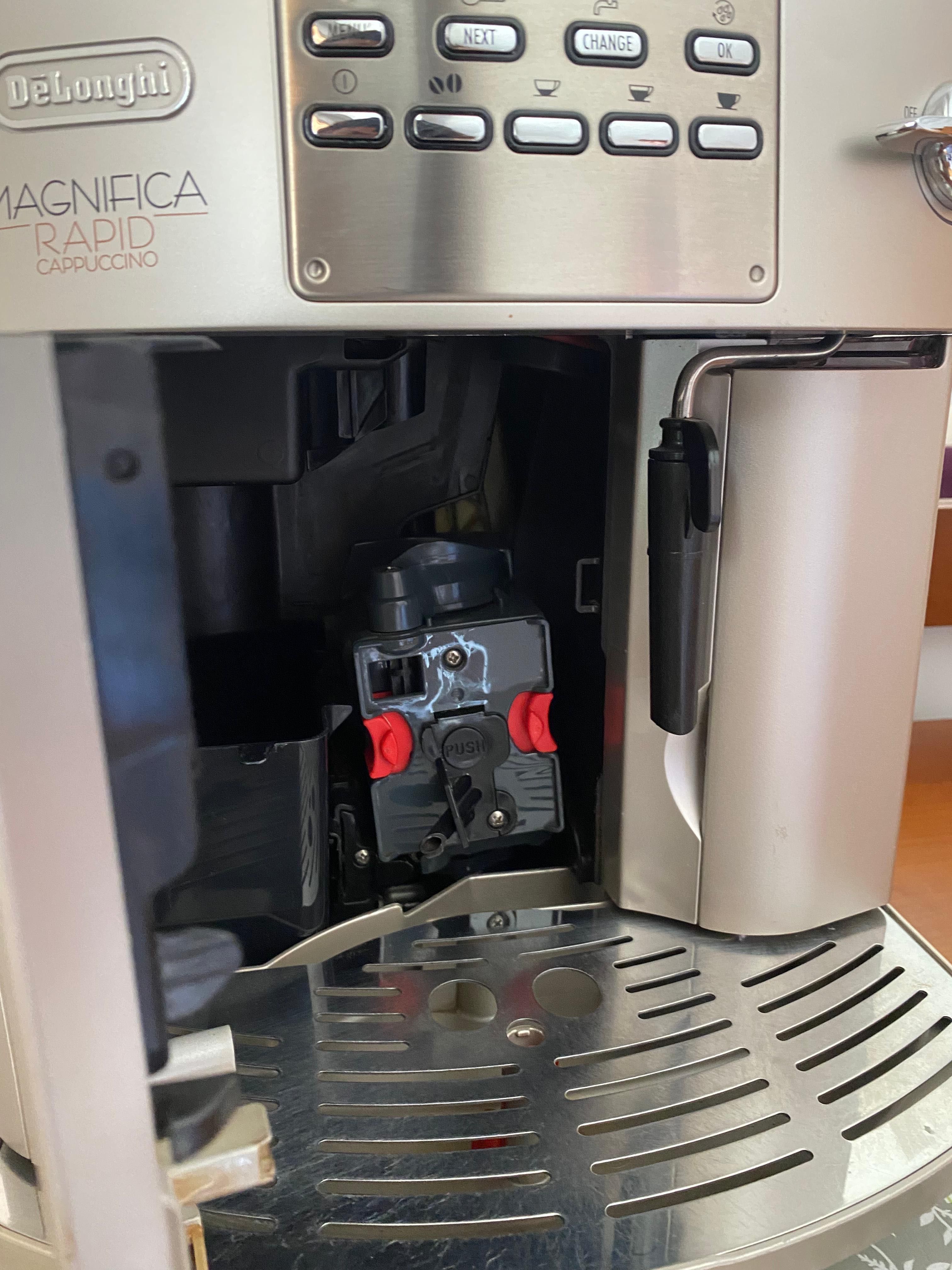 Máquina de café DeLonghi Magnifica Rapid Cappuccino