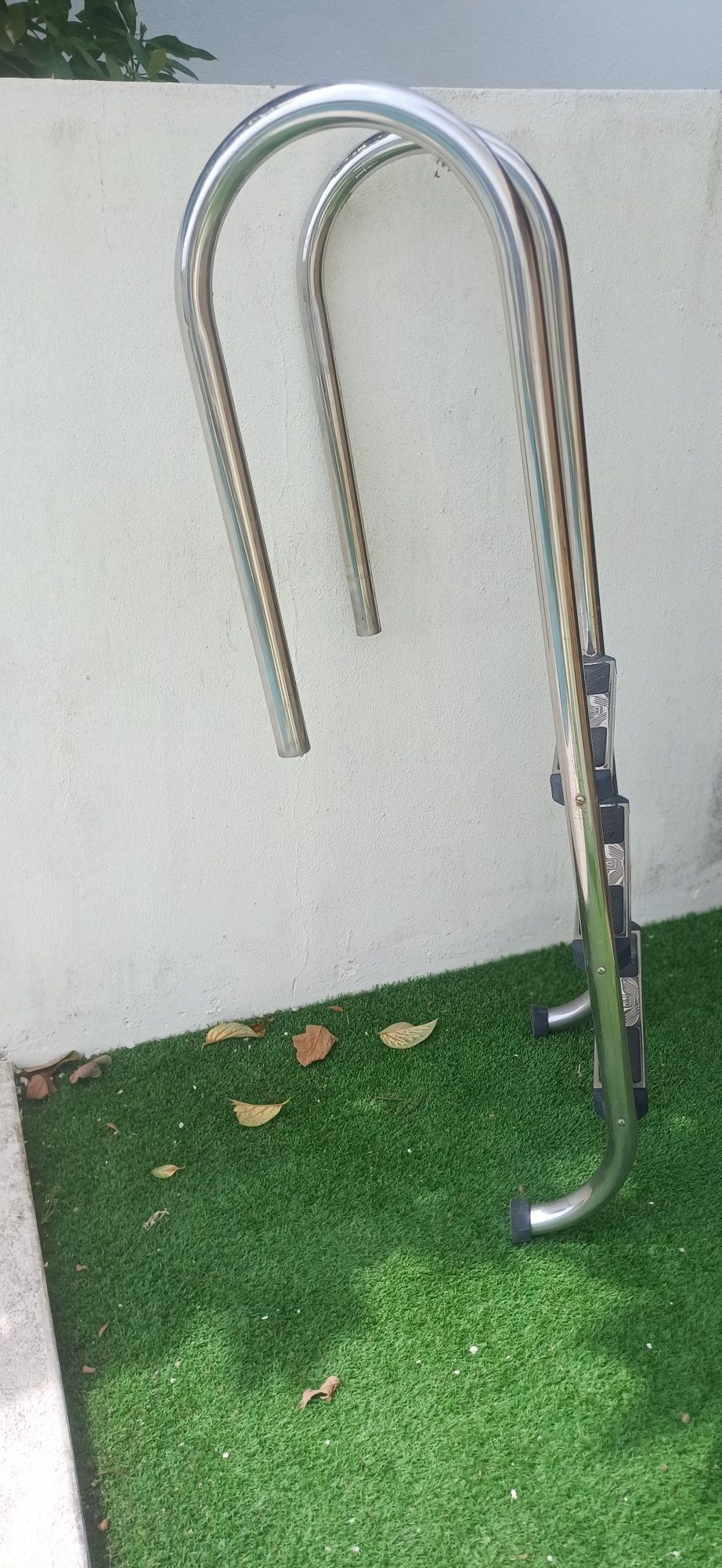 Escada de piscina