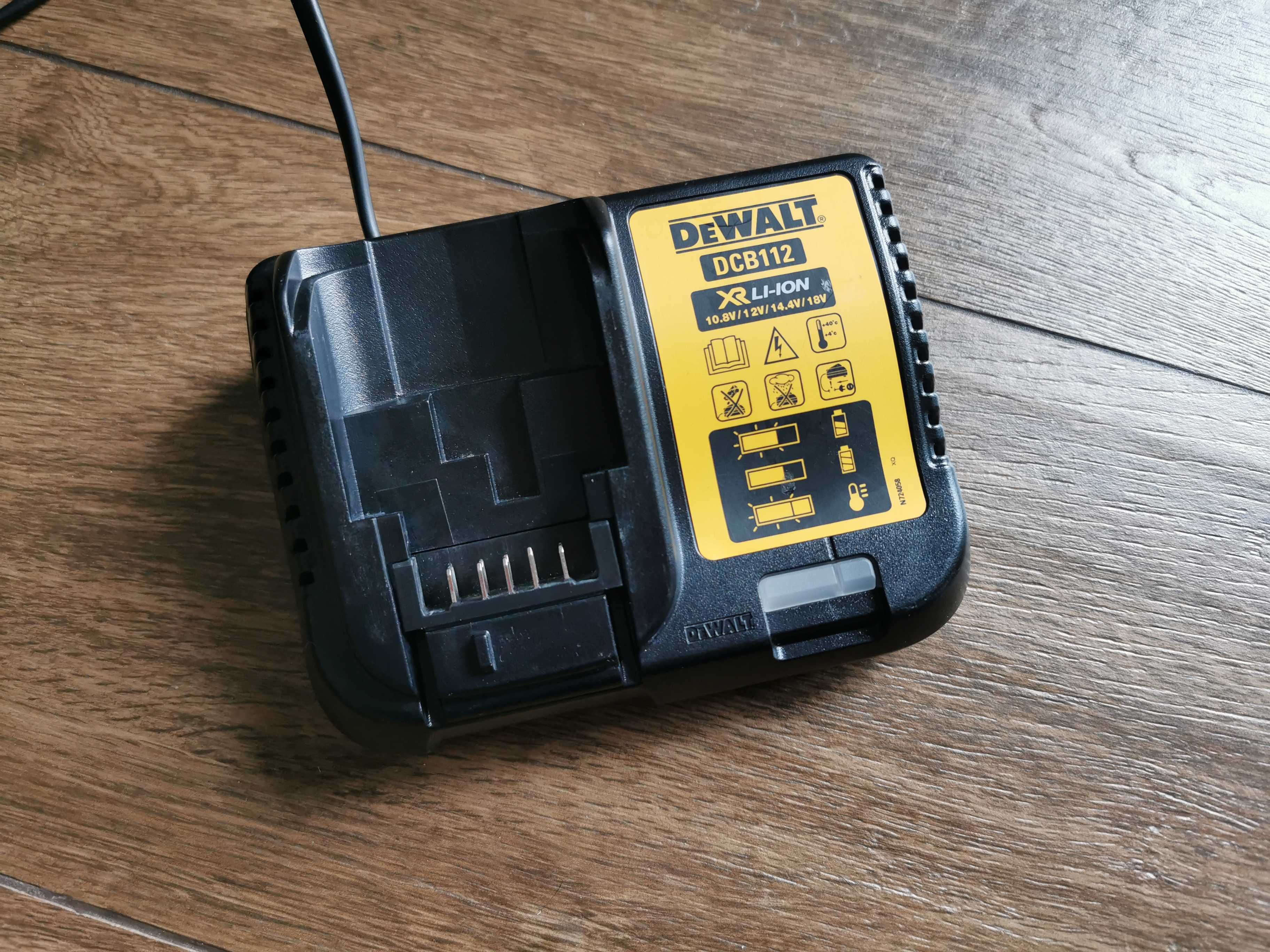 Ładowarka DeWalt DCBB112 XR 10.8V 12V 14.4V 18V 20V GW 11.2025 r