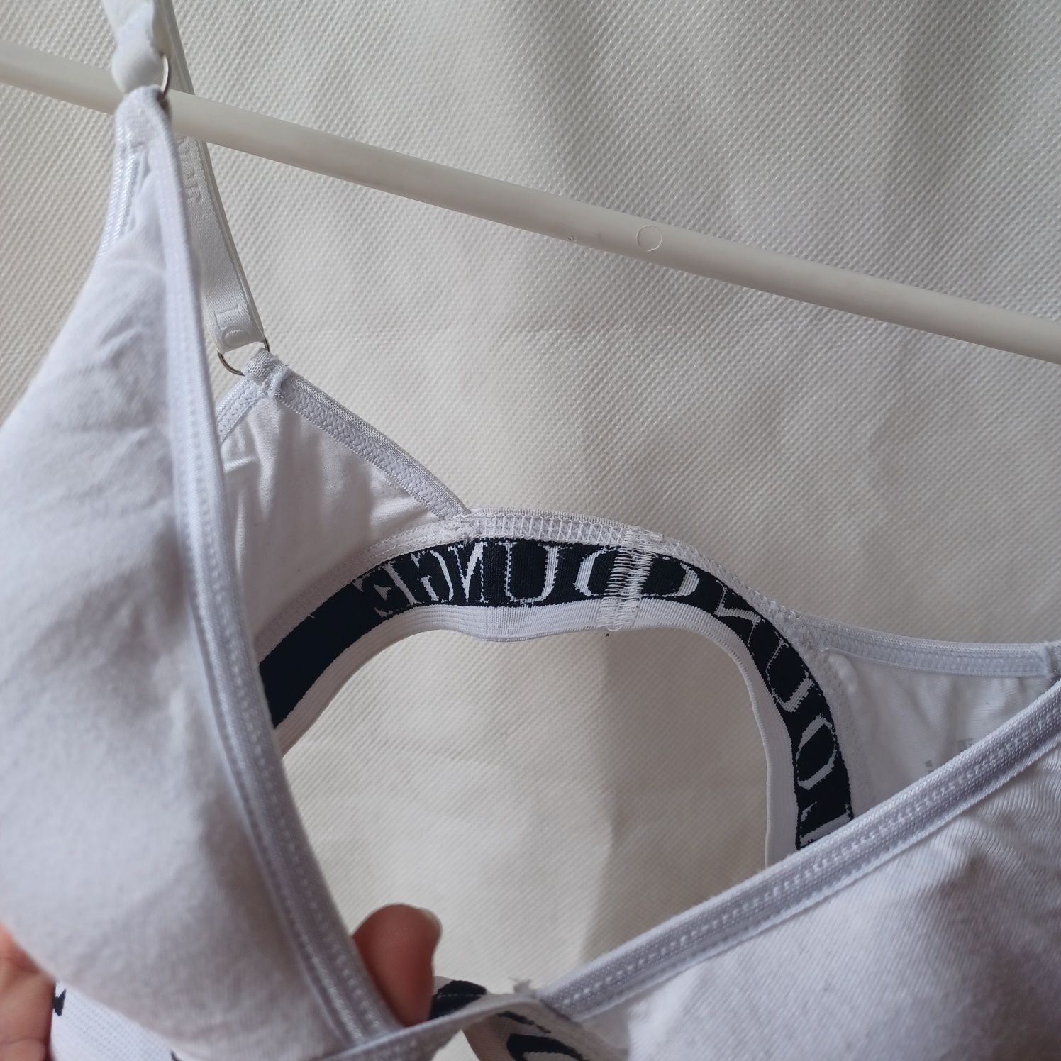 Lounge Underwear stanik biustonosz biały czarny guma napis XS 34 S 36