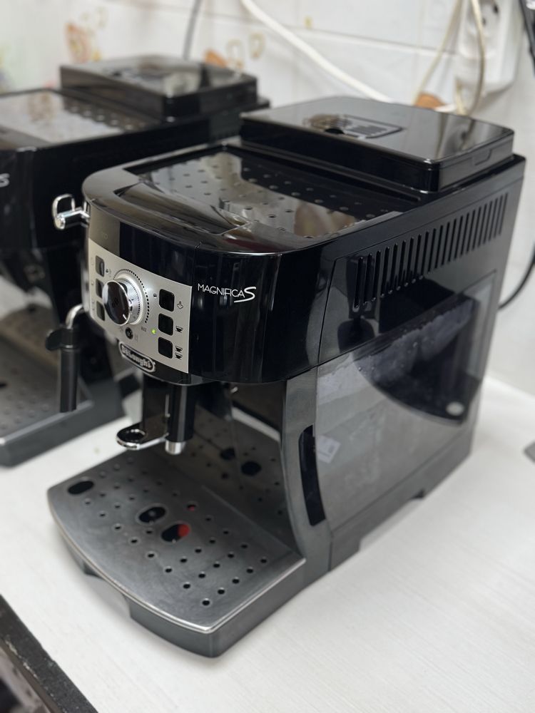 Зернова КАВОМАШИНА DELONGHI ECAM 22.112 B MAGNIFICA S кава в подарунок