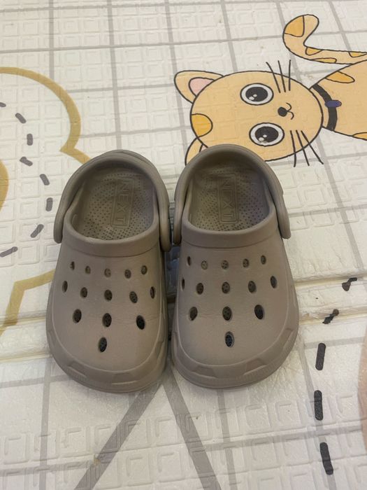 Дитячі сабо Next