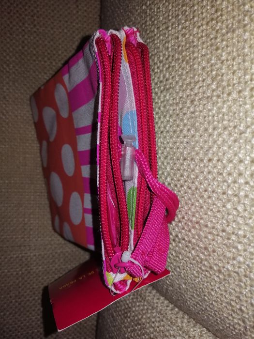 Bolsas e carteira oficiais da Agatha Ruiz de La Prada, c etiqueta