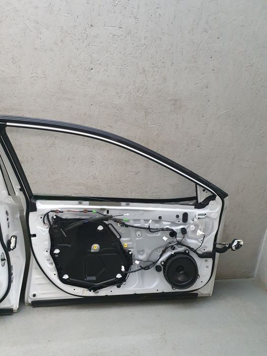 Двері білий колір 040 Toyota Camry V70 XLE LE SE розборка 2019-2023р