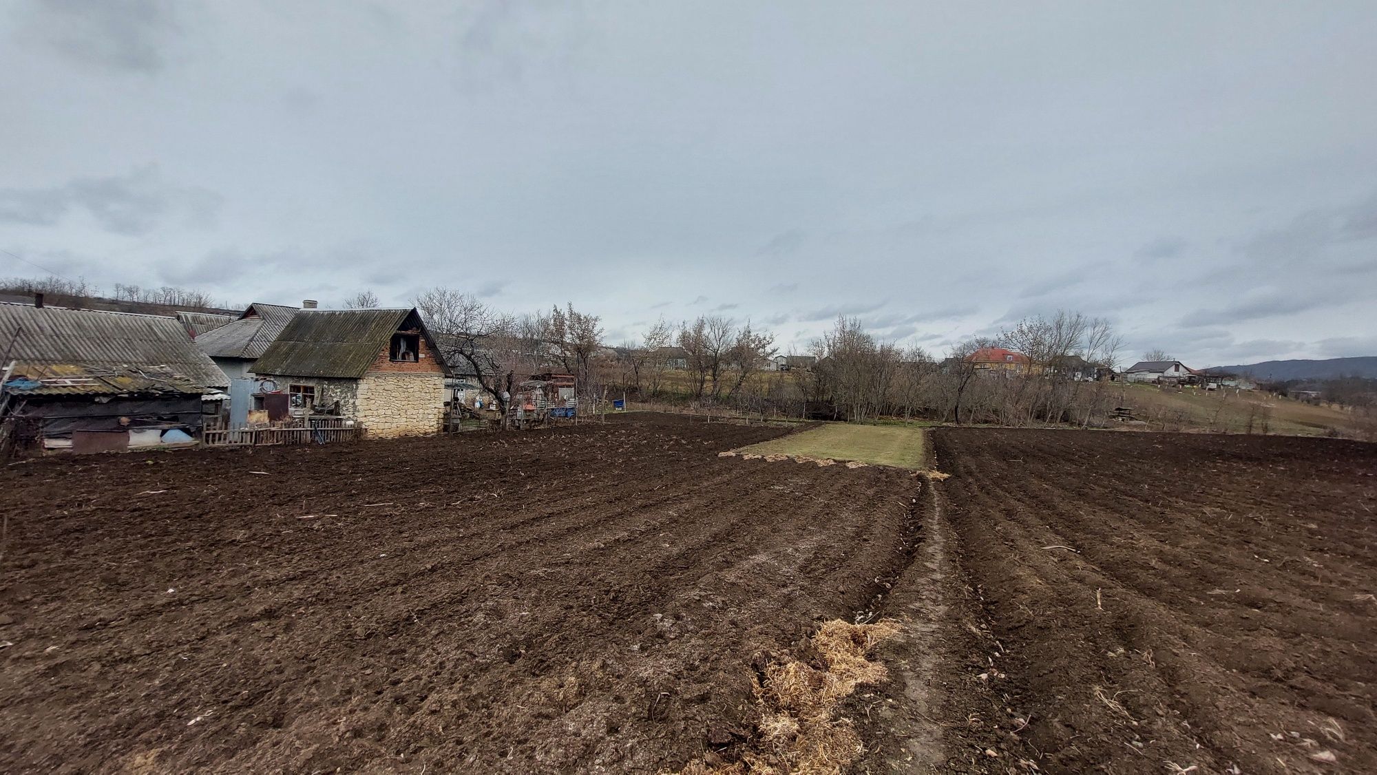 Продам будинок та участок 18 соток. Вул.Армійська,19. с.Серебрія.