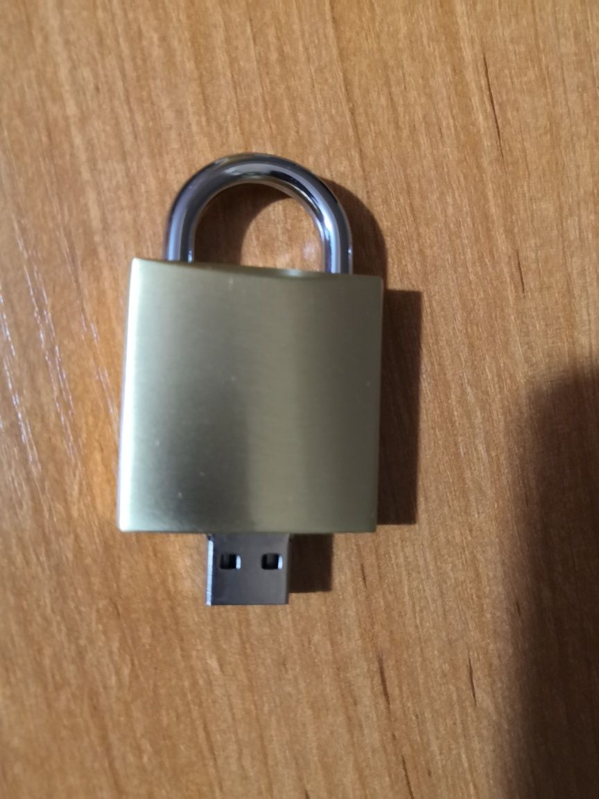 Kolekcjonerski pendrive kłódka