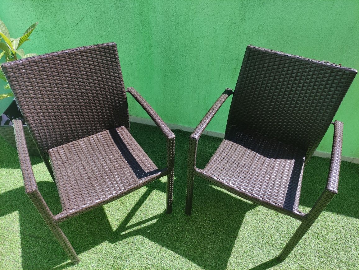 Cadeiras de jardim com almofadas