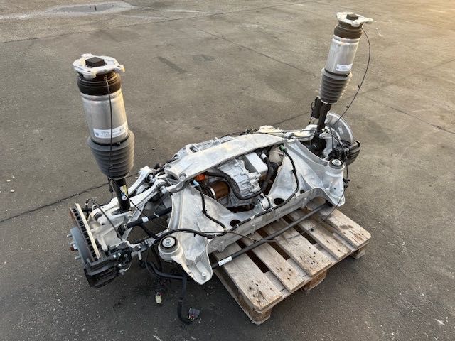 Tesla Model S Silnik elektryczny kompletny z zawieszeniem
