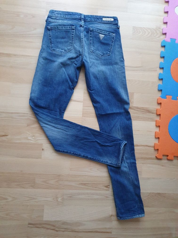 Jeansy guess r.27 z ozdobami. Stan bdb