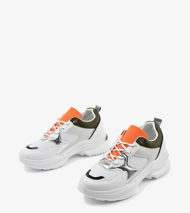 Białe modne obuwie sportowe Hymeda