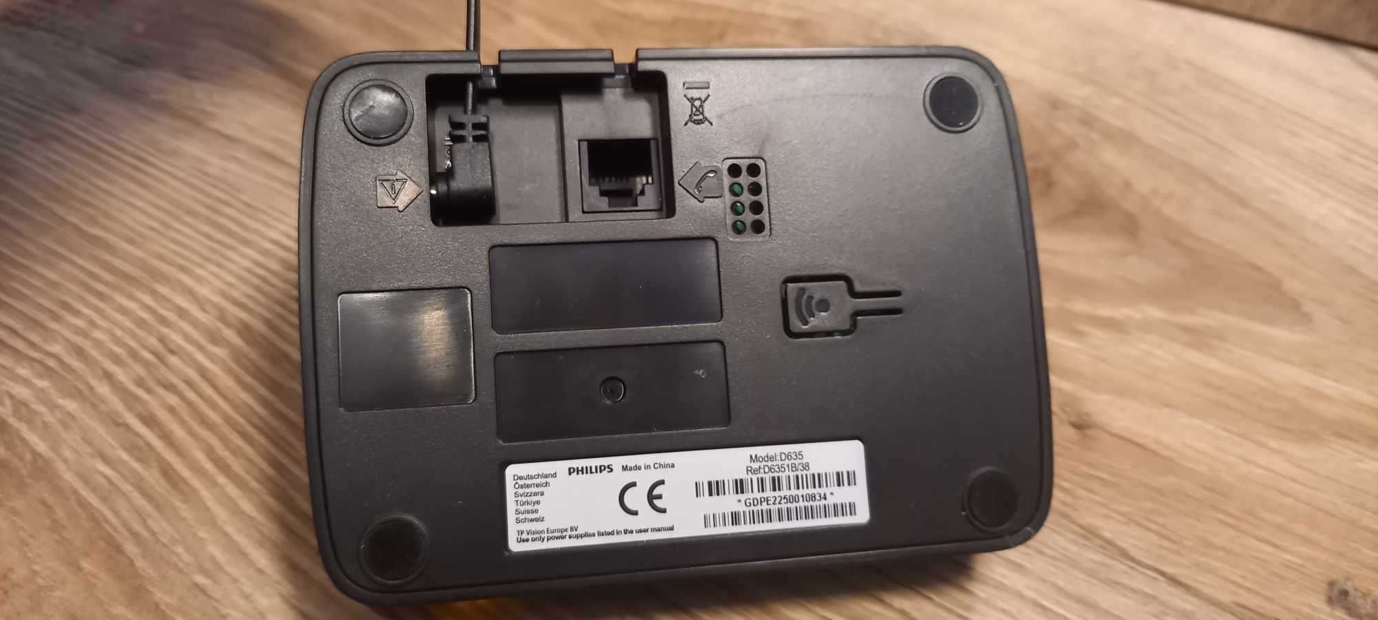 telefon bezprzewodowy Philips d6351B/38 DEC z automatyczną sekretarką.