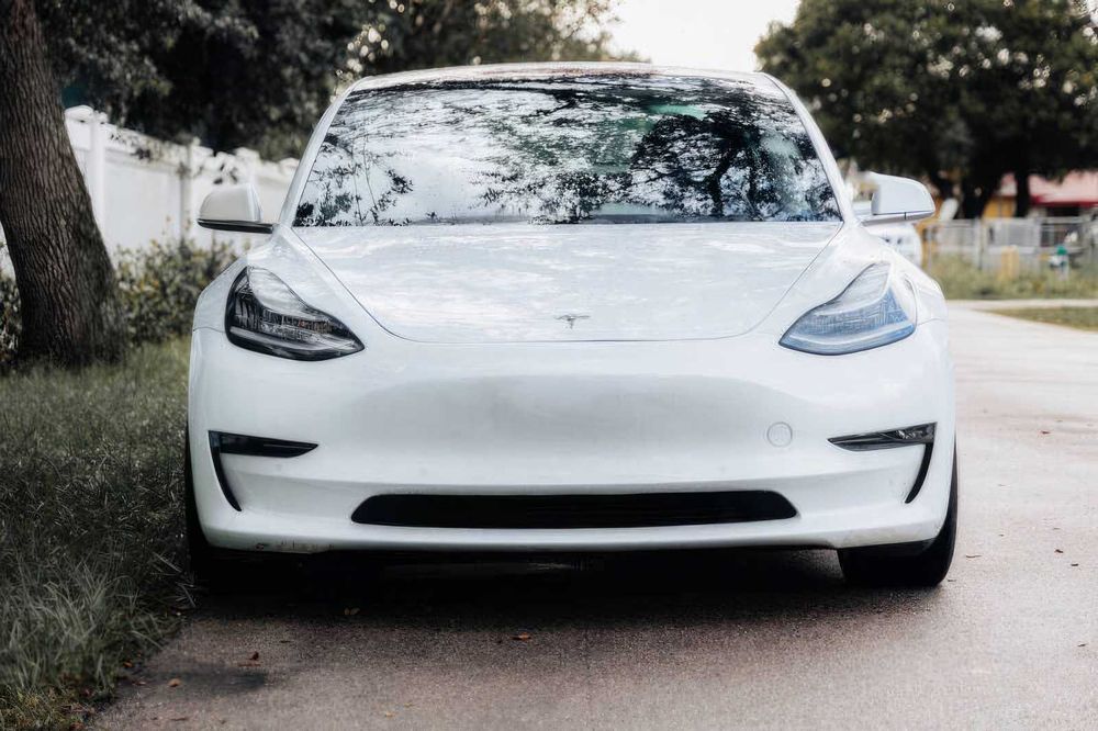 Tesla Model 3      2018