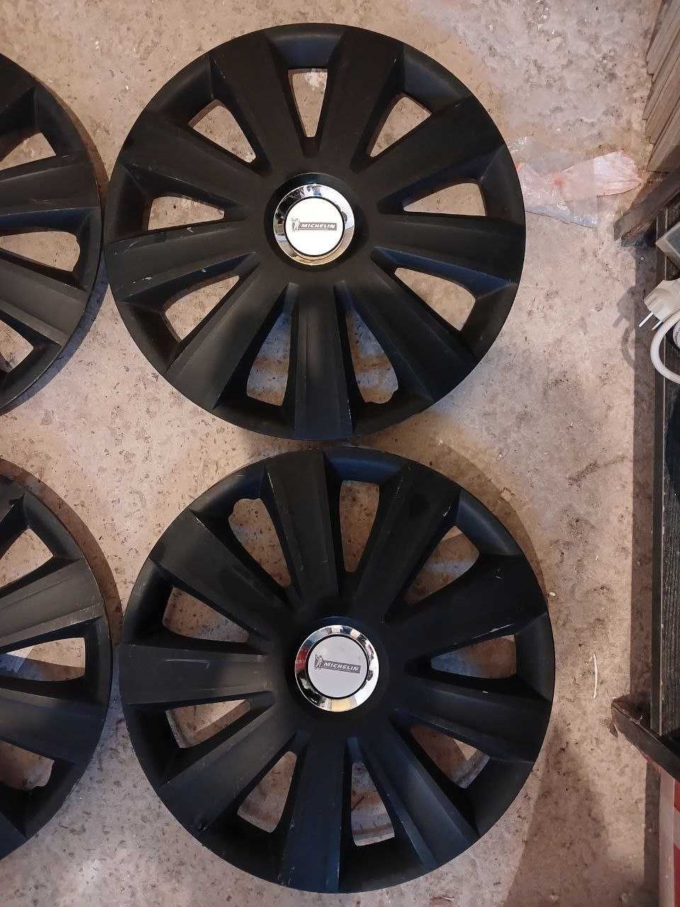 Ковпаки Michelin R15 чорного кольору