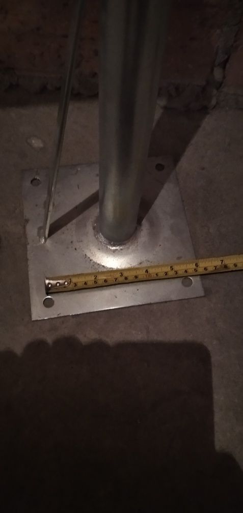 Maszt, rura do anteny z mocowaniem.Długość 70 cm.