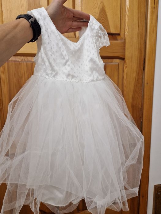 Biała sukienka tiulowa z koronką elegancka