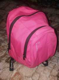 Plecak turystyczny Decatlon różowy oraz fioletowy