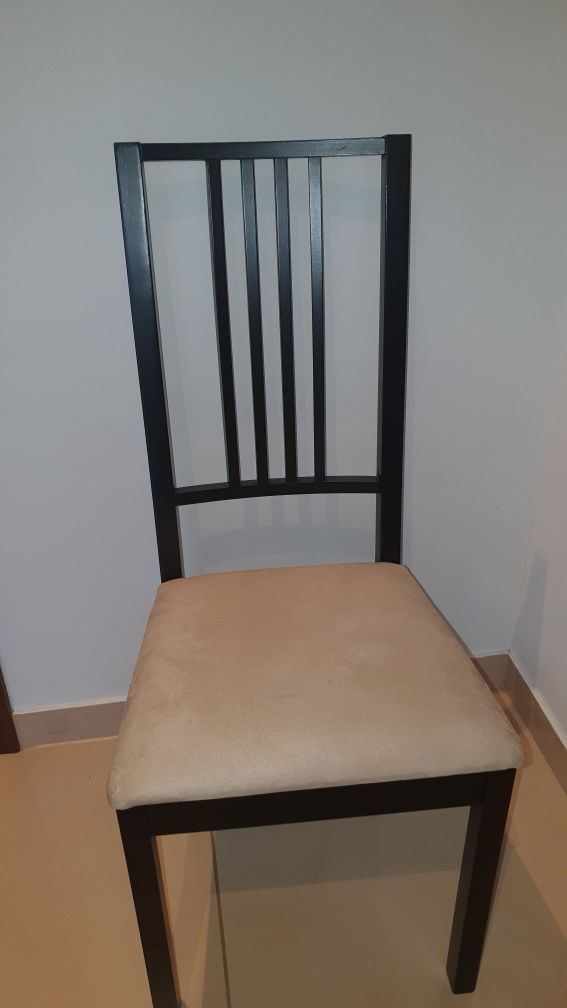 Komplet krzeseł IKEA BÖRJE 4 szt. w kolorze czarnobrązowym