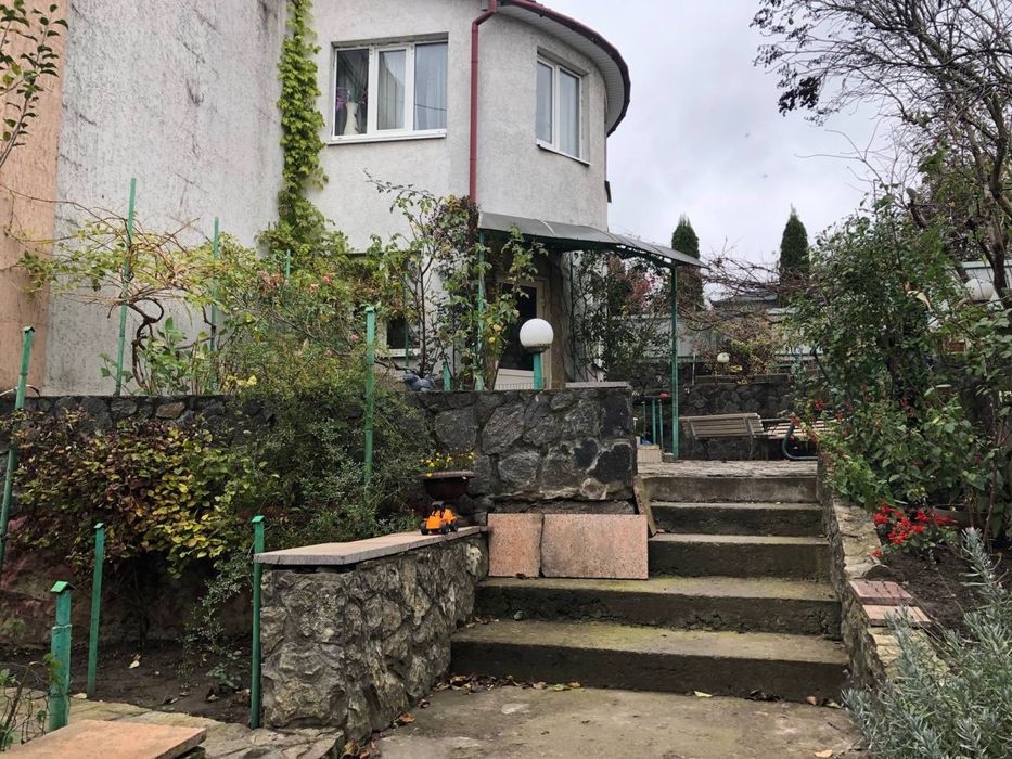 Будинок Автовокзал 1, 350 кв.м згаражем і комунікаціями