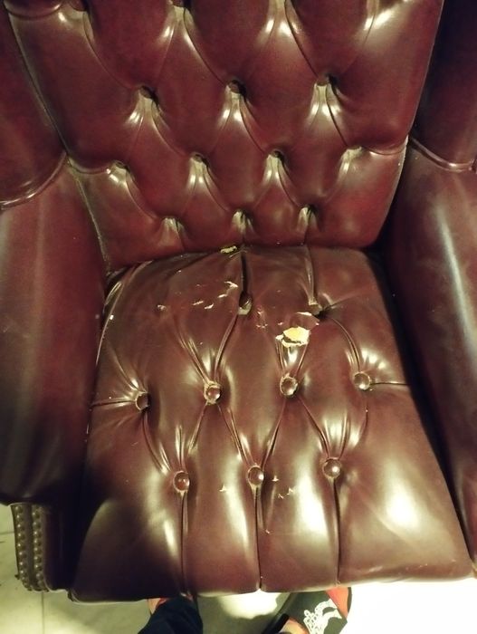 Fotel uszatek brązowy