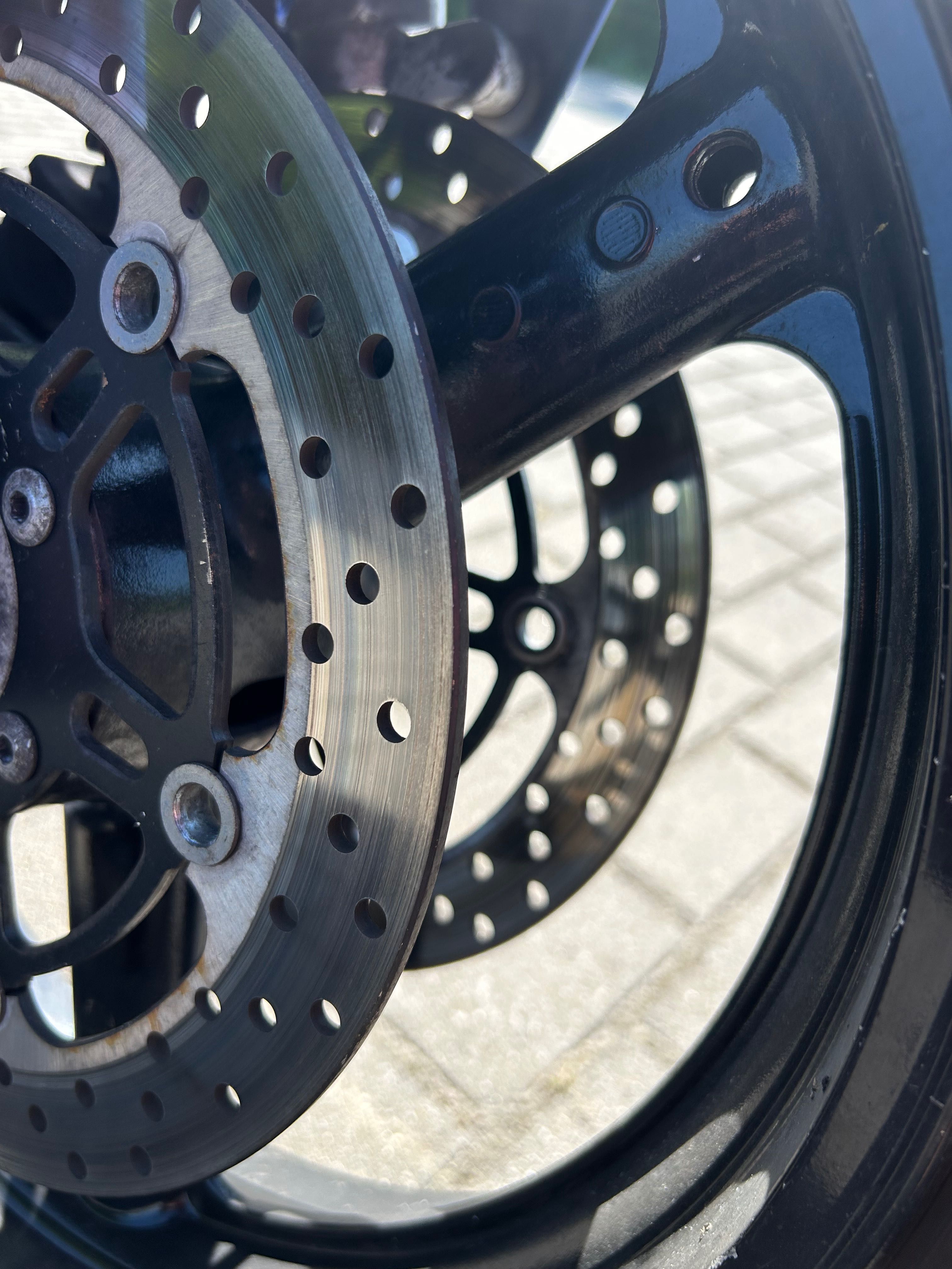 Suzuki sv650N przygotowany do sezonu na wtrysku paliwa