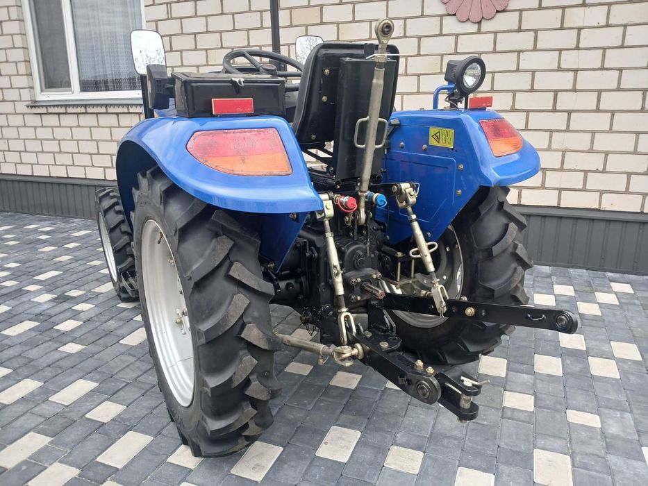 Трактор донгфенг 244 .