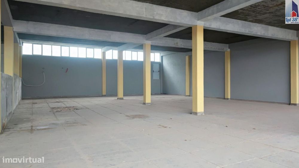 Armazém Prior Velho, 1750m2 e Pé-Direito de 5m