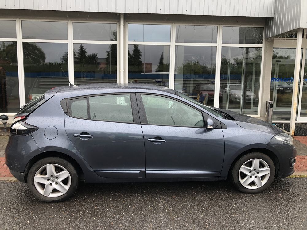 Renault Megane lekko uszkodzony; Ładna wersja