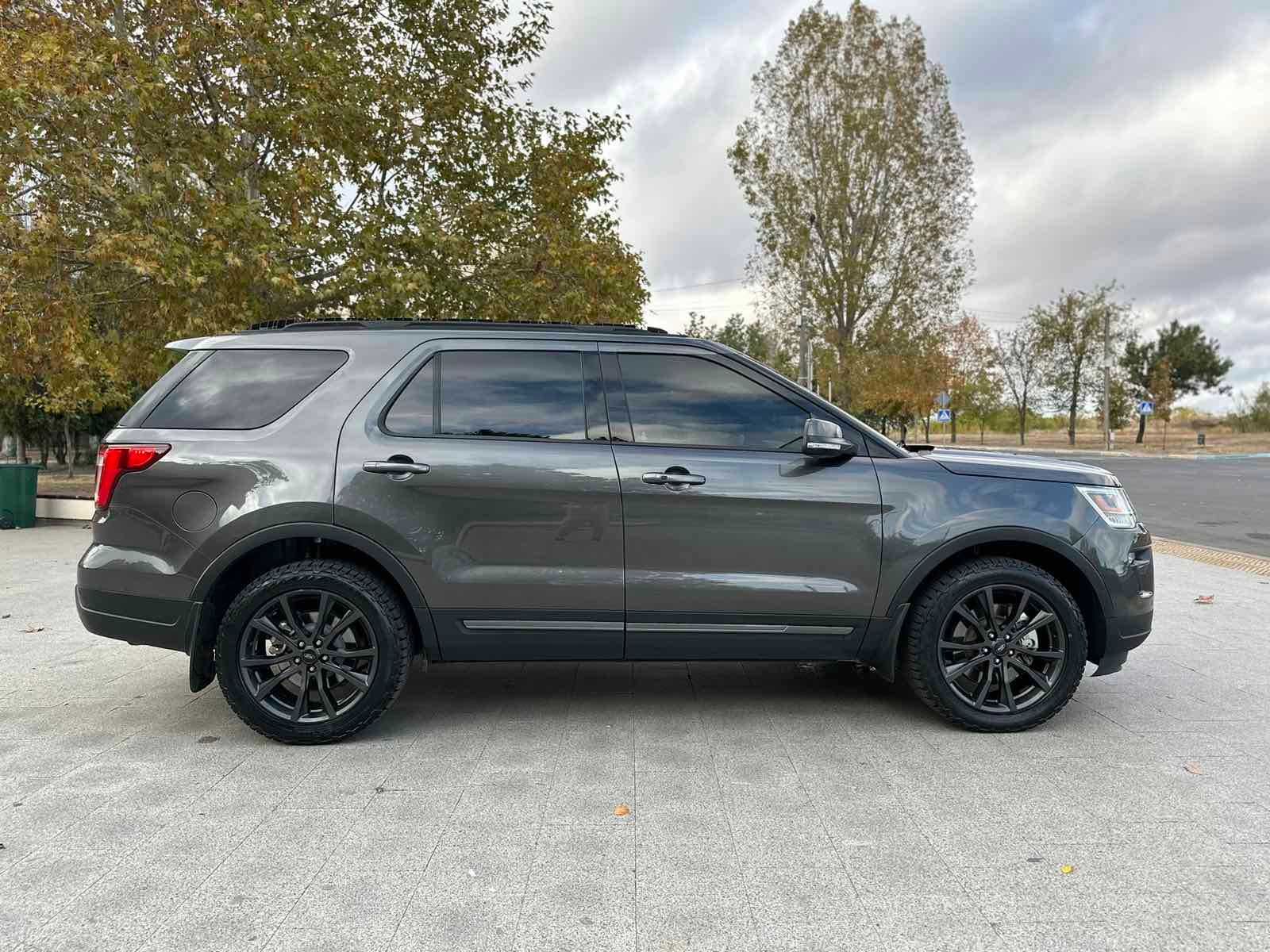 Ford Explorer 7 МЕСТ 3,5 бензин 2018 год (на коже)