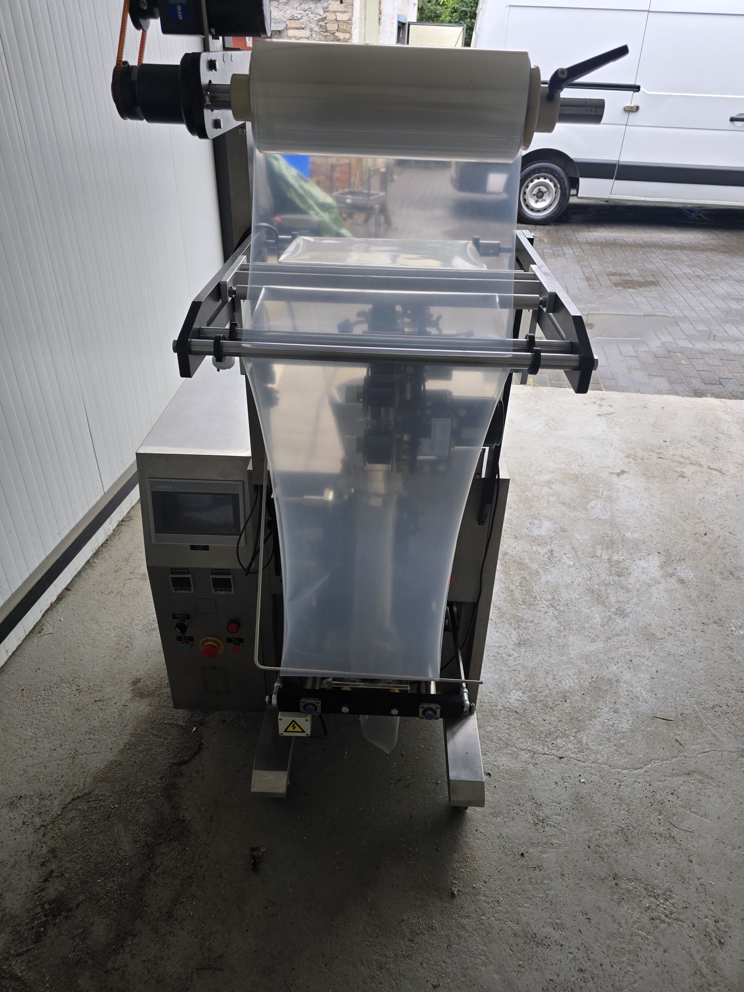 Automat do saszetek, saszetarka, pakowaczka do worków