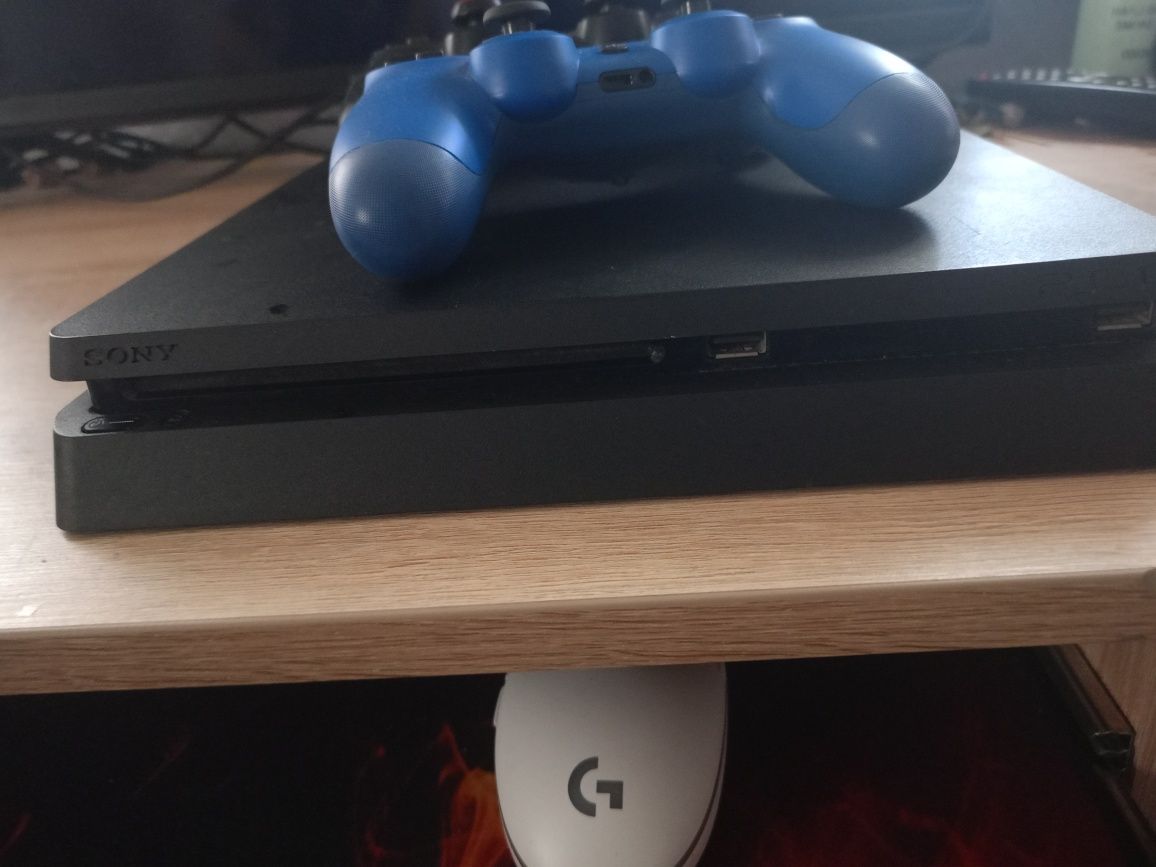 PlayStation 4 slim +2 геймпада