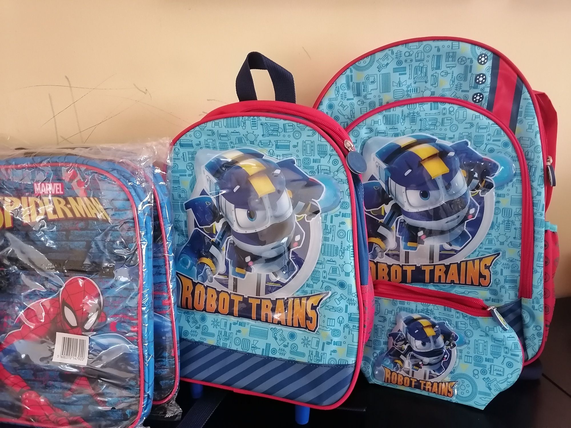 Mochilas pre, troley e tamanho escolar