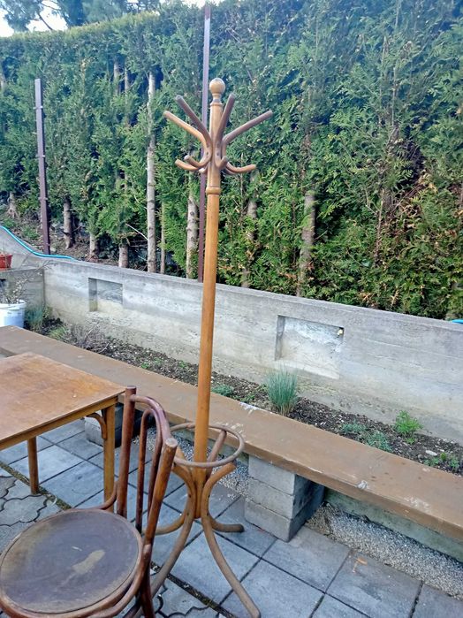 Stary wieszak, stół,  2 krzesła, komplet, Thonet, krzesło gięte