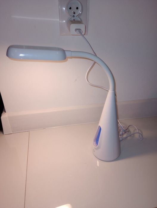 Lampka biurkowa LED nowa