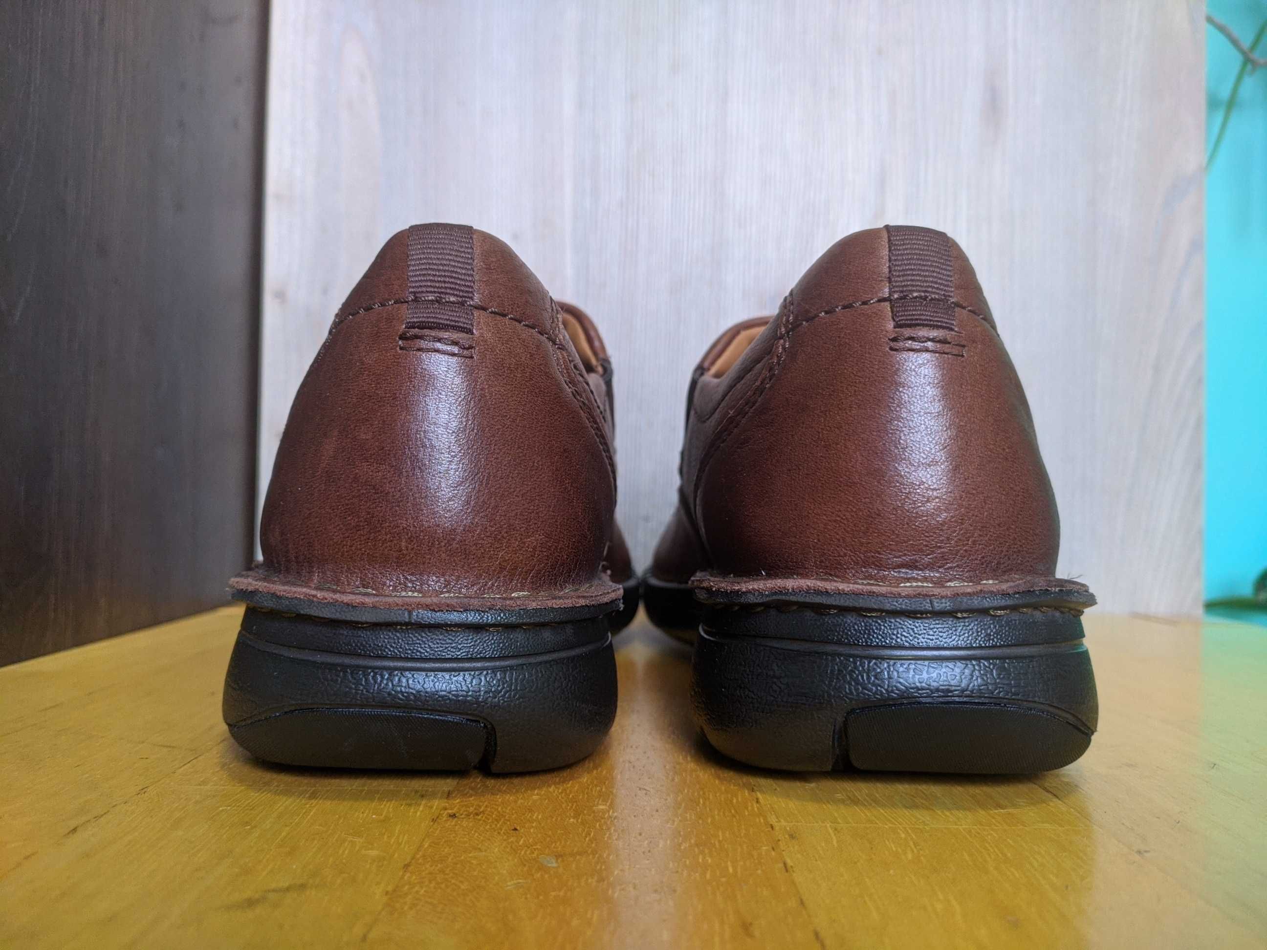 Clarks - шкіряні туфлі мокасини кросівки