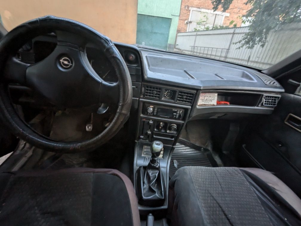 ОПЕЛЬ Кадет  1.4
