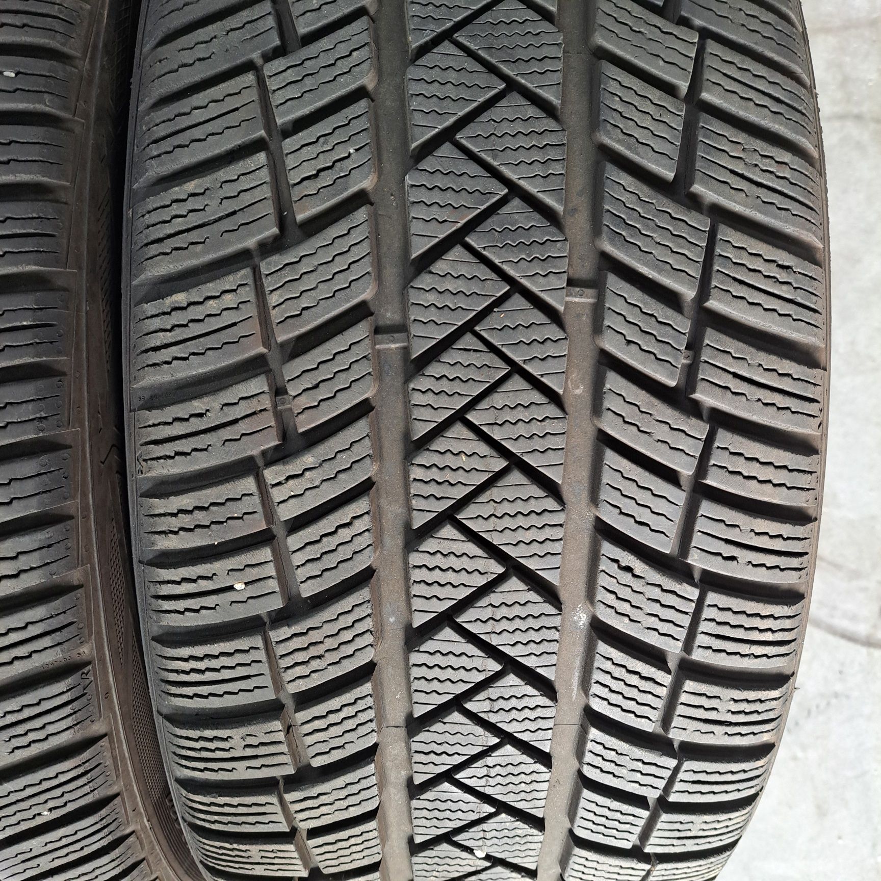 2 pneus 245 40 R20 Vredestein