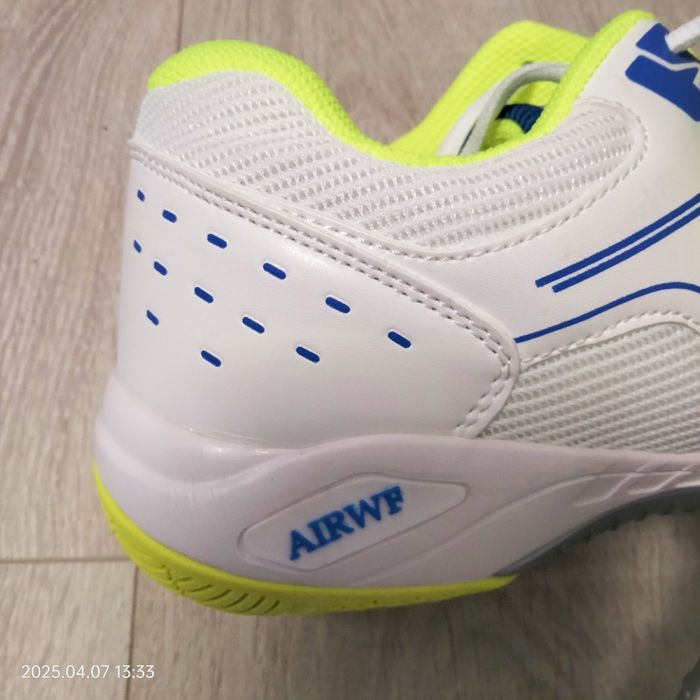 Кросівки всесезонні