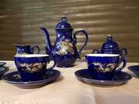 Zestaw porcelanowy do herbaty.