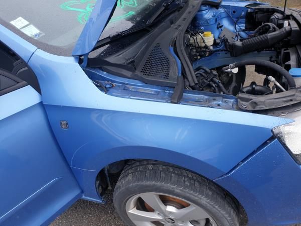 Guarda-lamas direito SKODA Rapid Spaceback (NH1)