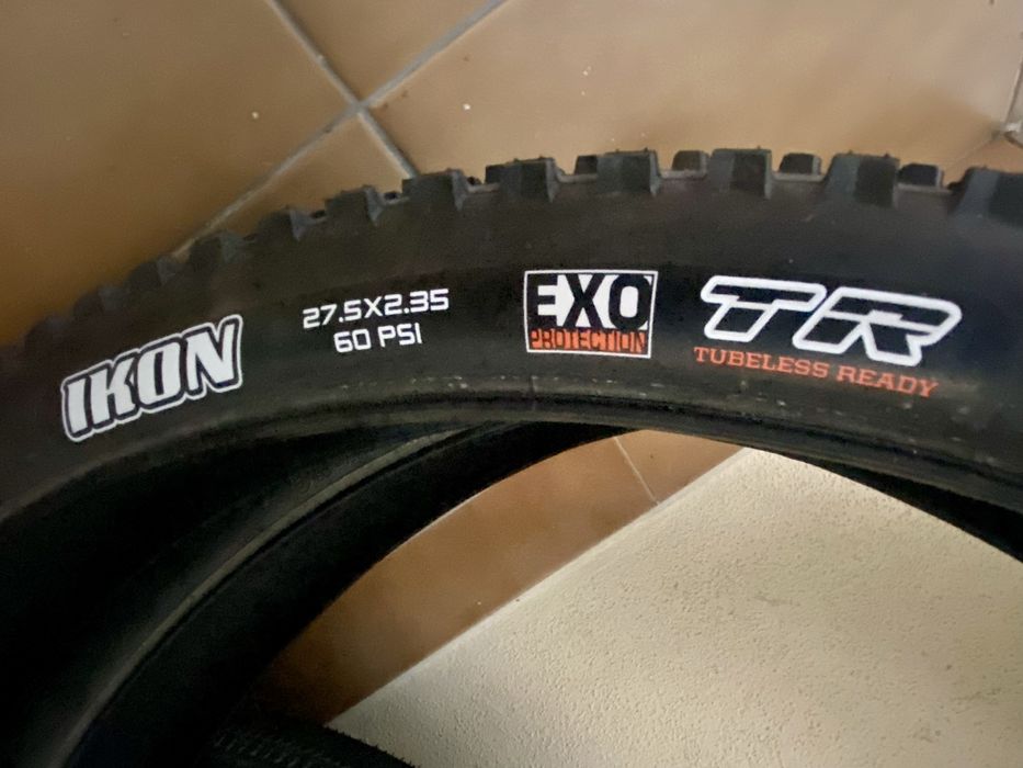 2 Pneus Maxxis de MTB Ikon Tubeless 27,5´´ x 2.35