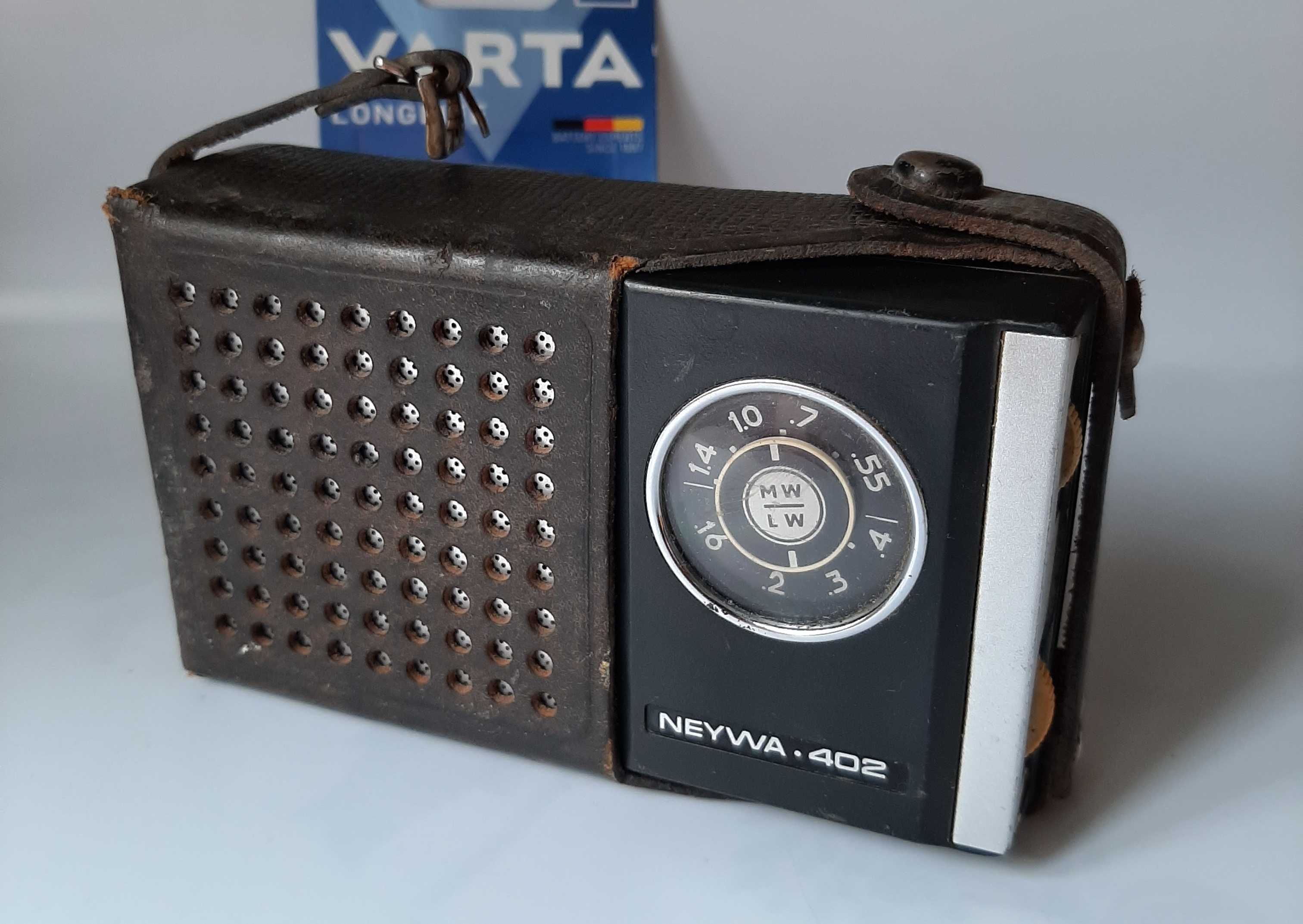 Kolekcjonerskie radio z PRL Neywa 402