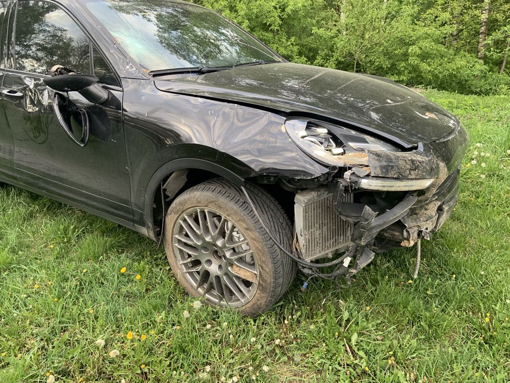 Porsche Cayenne S uszkodzony