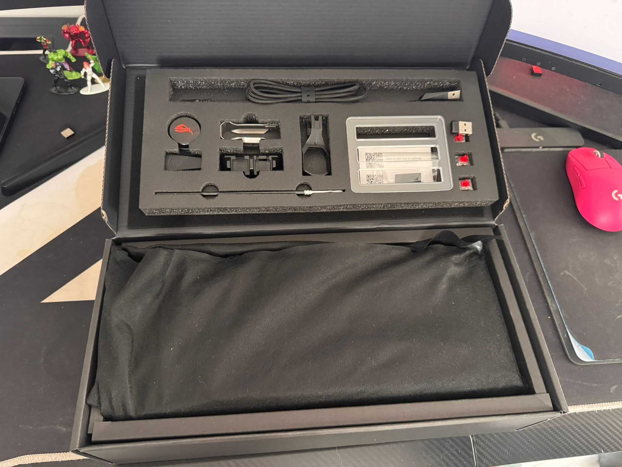 Klawiatura ASUS ROG Azoth Czarny