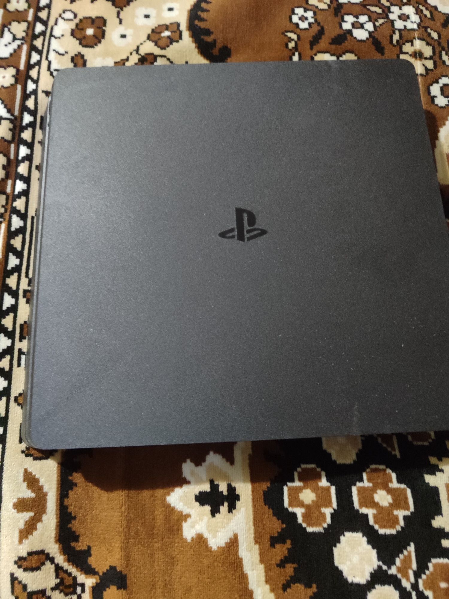 Playstation 4 slim b/y