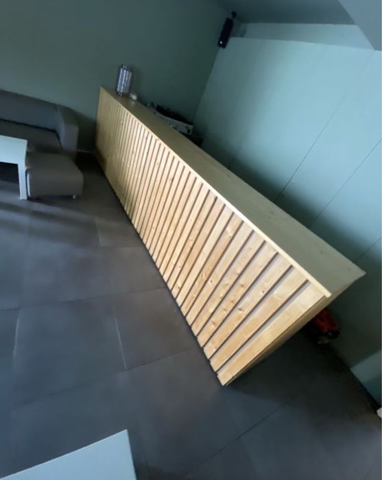 Balcão em madeira com fixas eletricas tem 5m