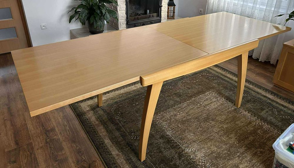 Stół bukowy lakierowany rozkładany  + krzesła