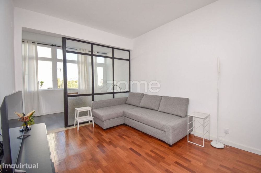 T1 renovado no Alto da Pampilheira para arrendamento