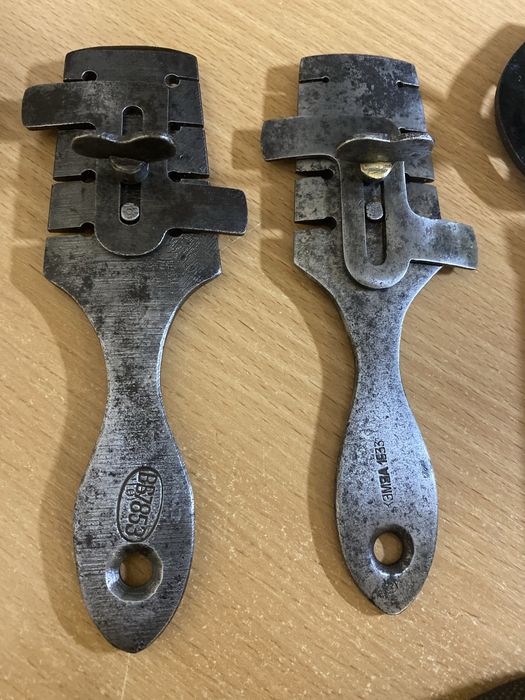 Разводка Станок для развода зубьев пилы , производство ссср