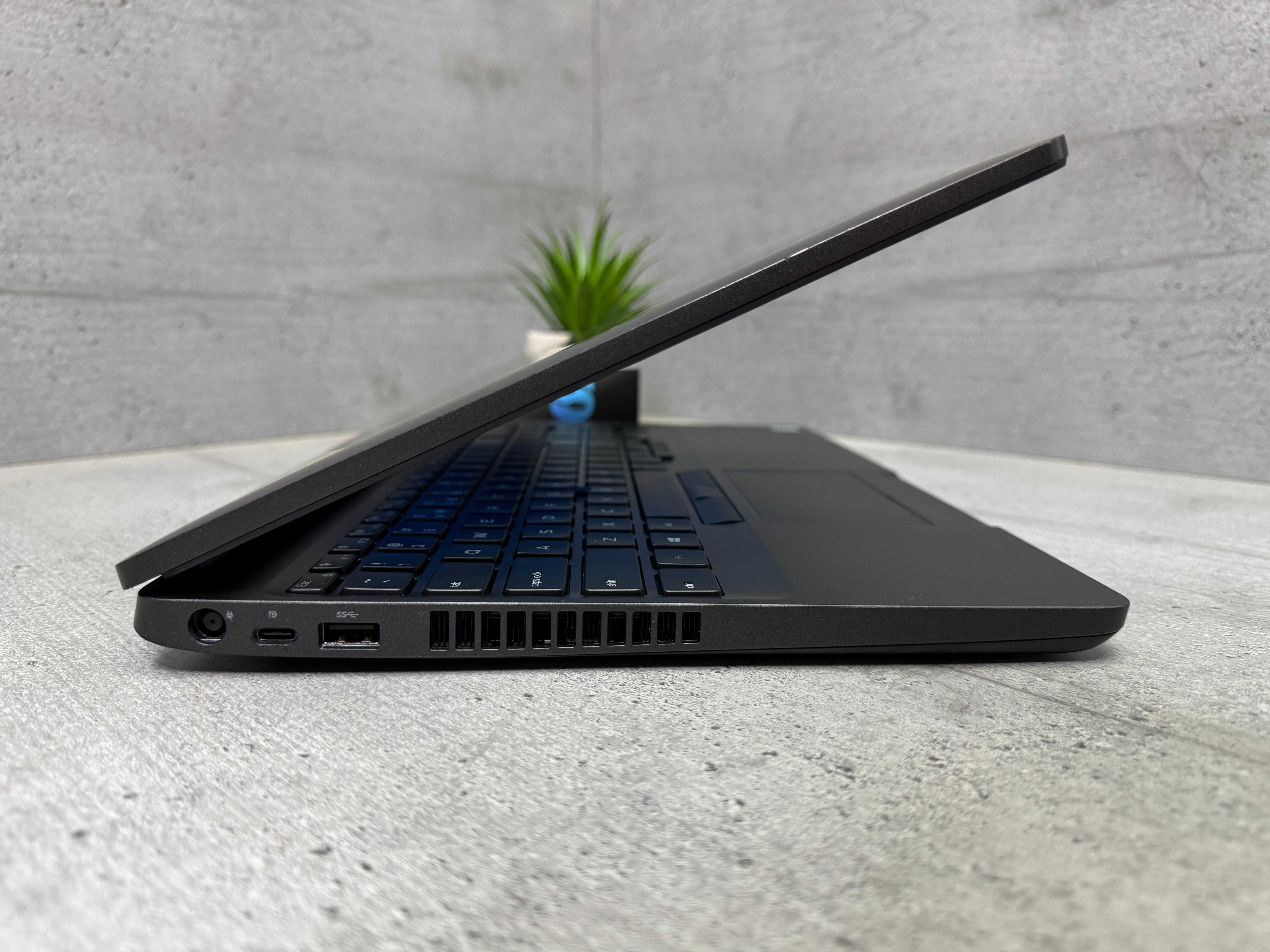 Надійний ноутбук Dell 5500/8gb ddr4/I5-8265U/256gb ssd/15.6 FullHD ips