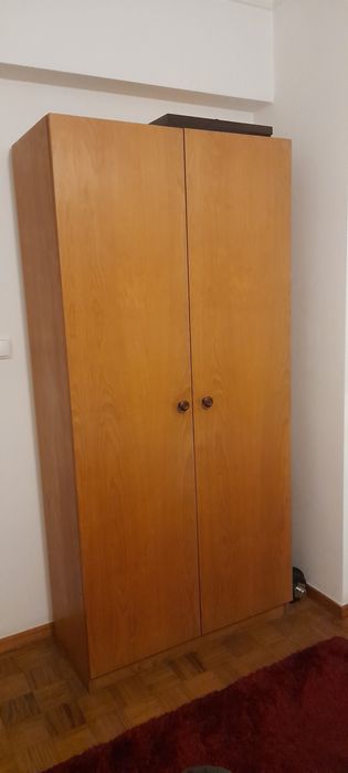 Mobília de quarto em pinho